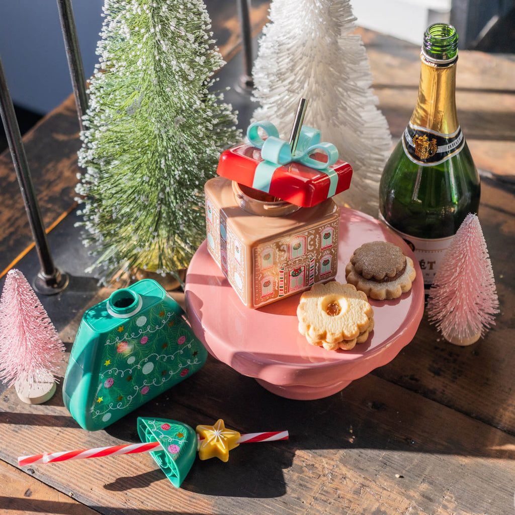 Gingerbread Themed Party Cups with Straws and Lids