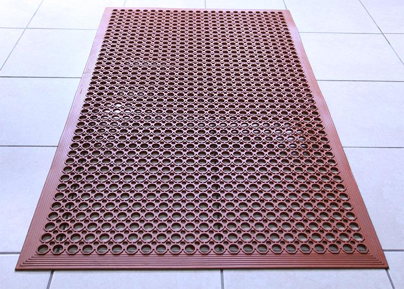 3' x 5' Red Heavy-Duty Grease-Resistant Rubber Anti-Fatigue Floor